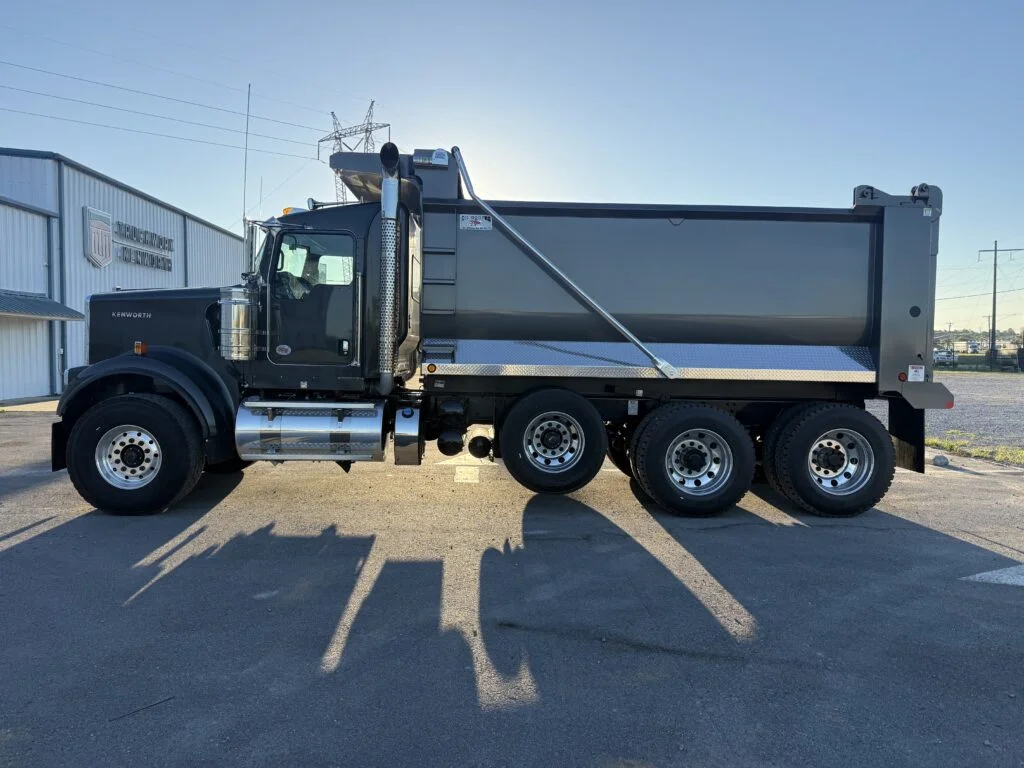 2027 Kenworth W900 in Gulfport, MS — photo 2