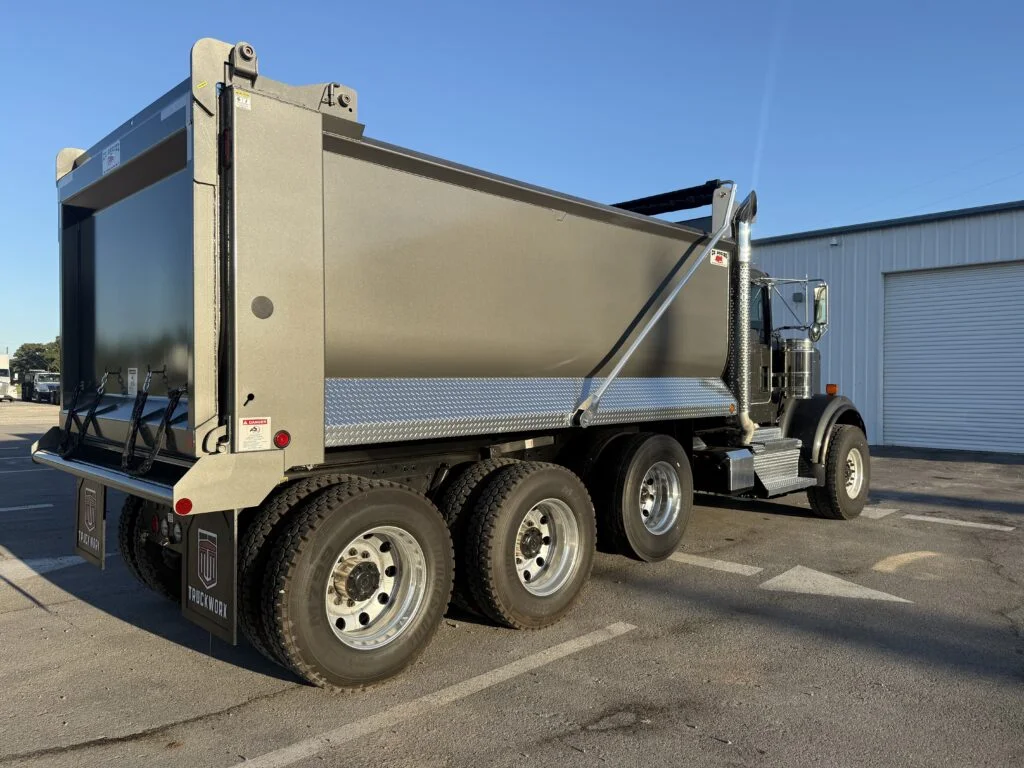 2027 Kenworth W900 in Gulfport, MS — photo 7