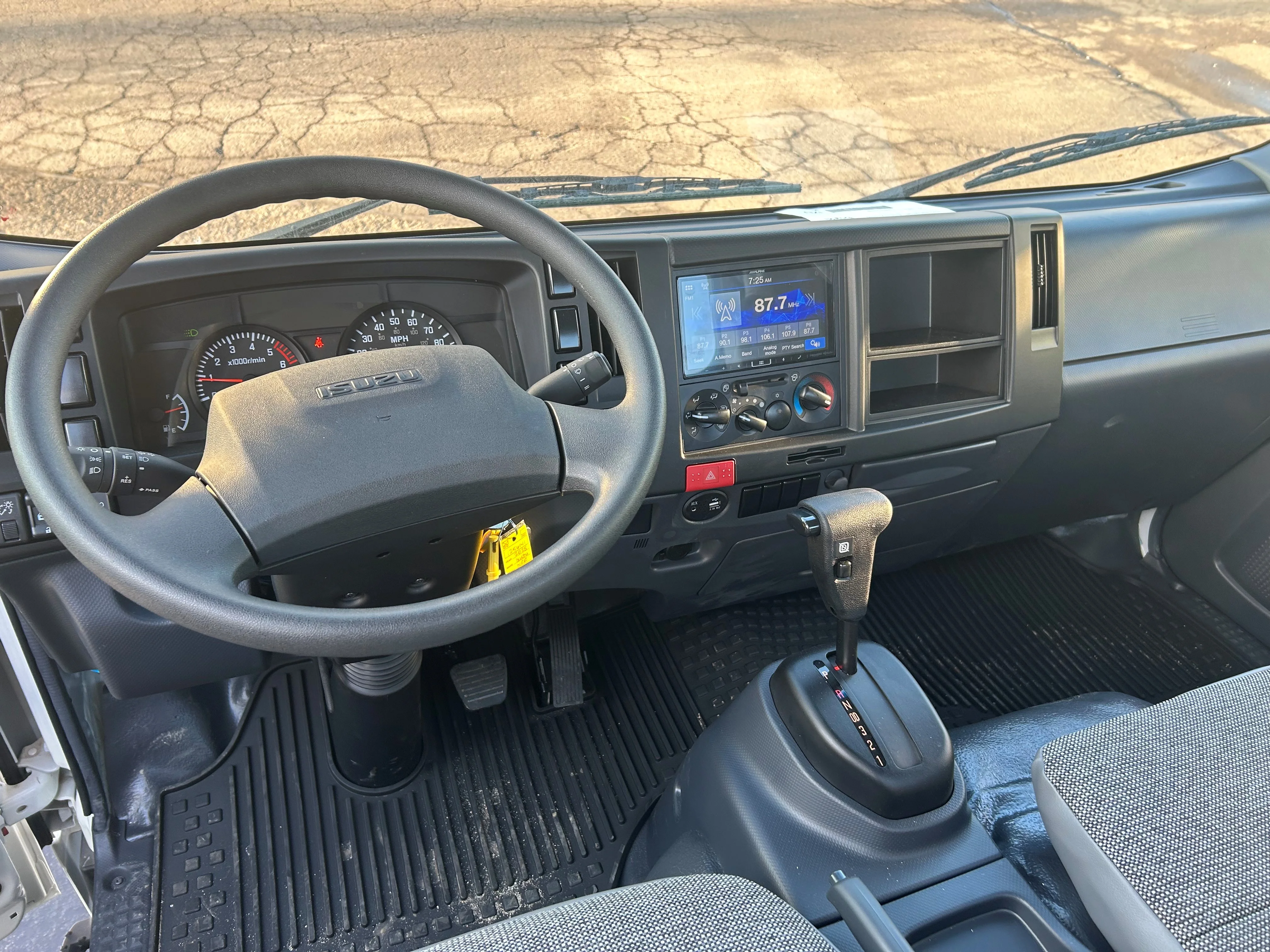 2025 Isuzu NRR in Cahokia, IL — photo 5