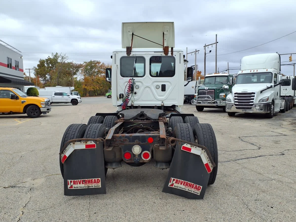 2017 Freightliner Cascadia - image 5