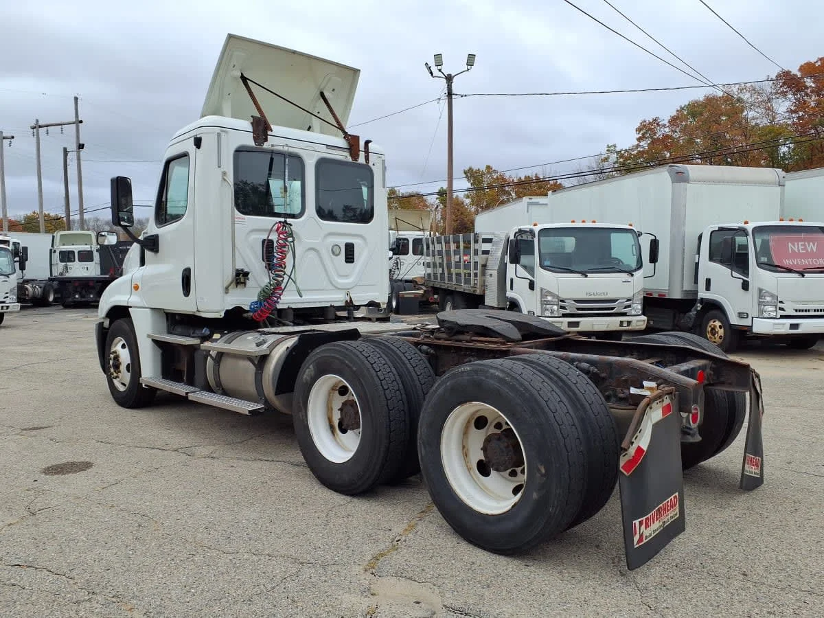2017 Freightliner Cascadia - image 6