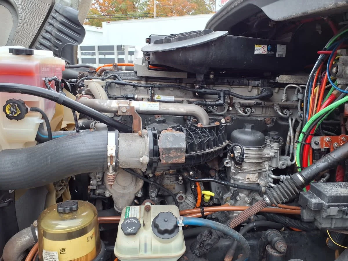 2017 Freightliner Cascadia - image 8