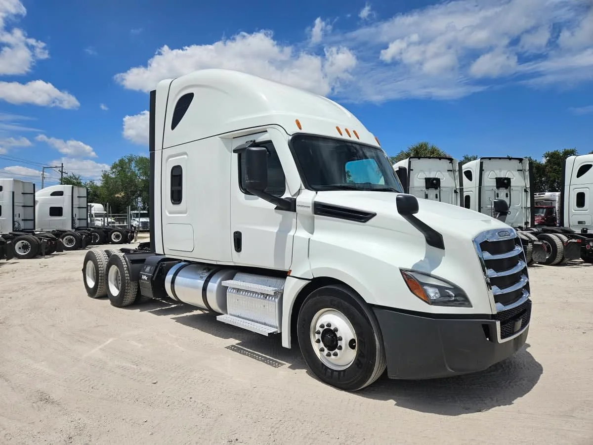 2022 Freightliner Cascadia in Orlando, FL — photo 3