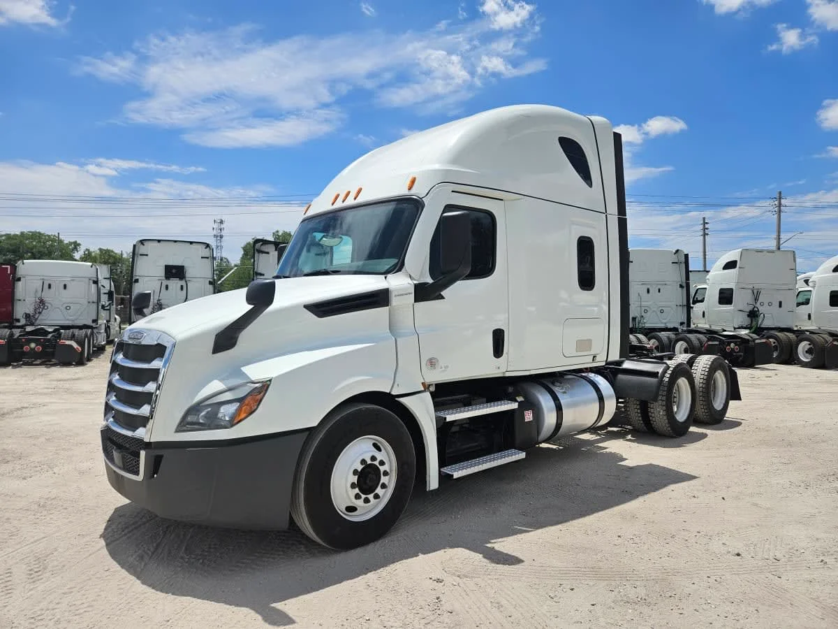 2022 Freightliner Cascadia in Orlando, FL