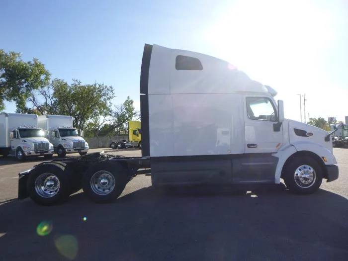 2021 Peterbilt 579 - image 9