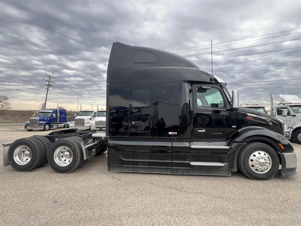 2027 Peterbilt 579 in Eau Claire, WI — photo 4