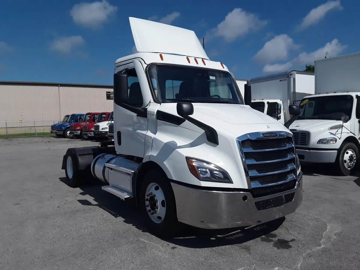 2020 Freightliner Cascadia in La Vergne, TN — photo 3