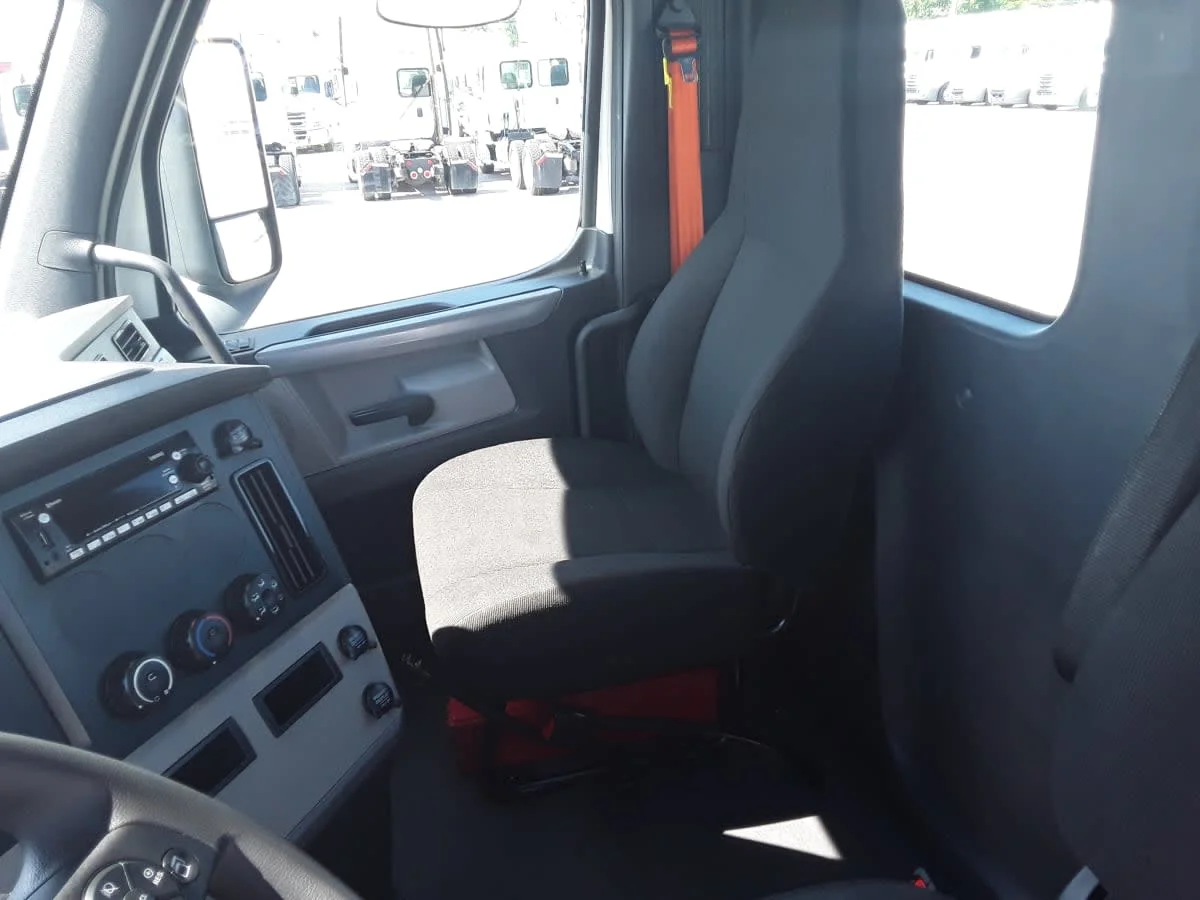 2020 Freightliner Cascadia in La Vergne, TN — photo 7