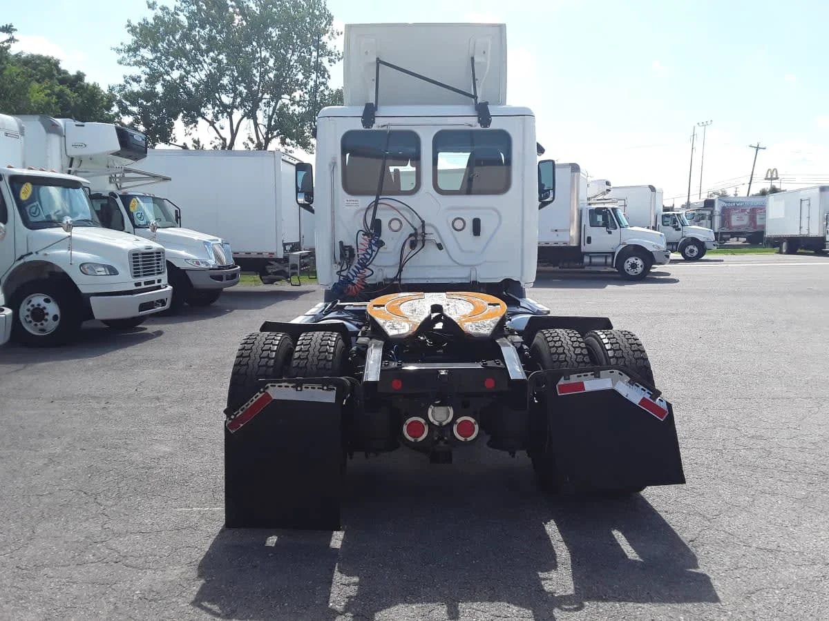 2020 Freightliner Cascadia in La Vergne, TN — photo 5