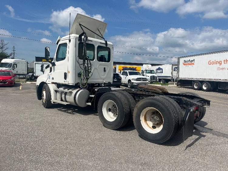 2020 Freightliner Cascadia - image 5