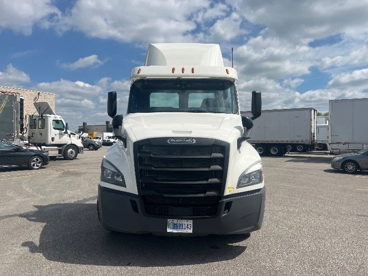 2020 Freightliner Cascadia - image 2