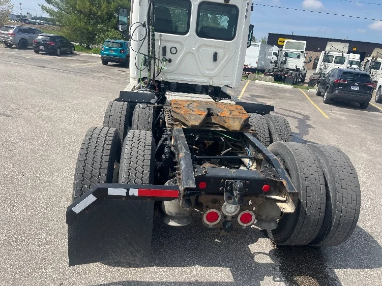 2020 Freightliner Cascadia - image 6