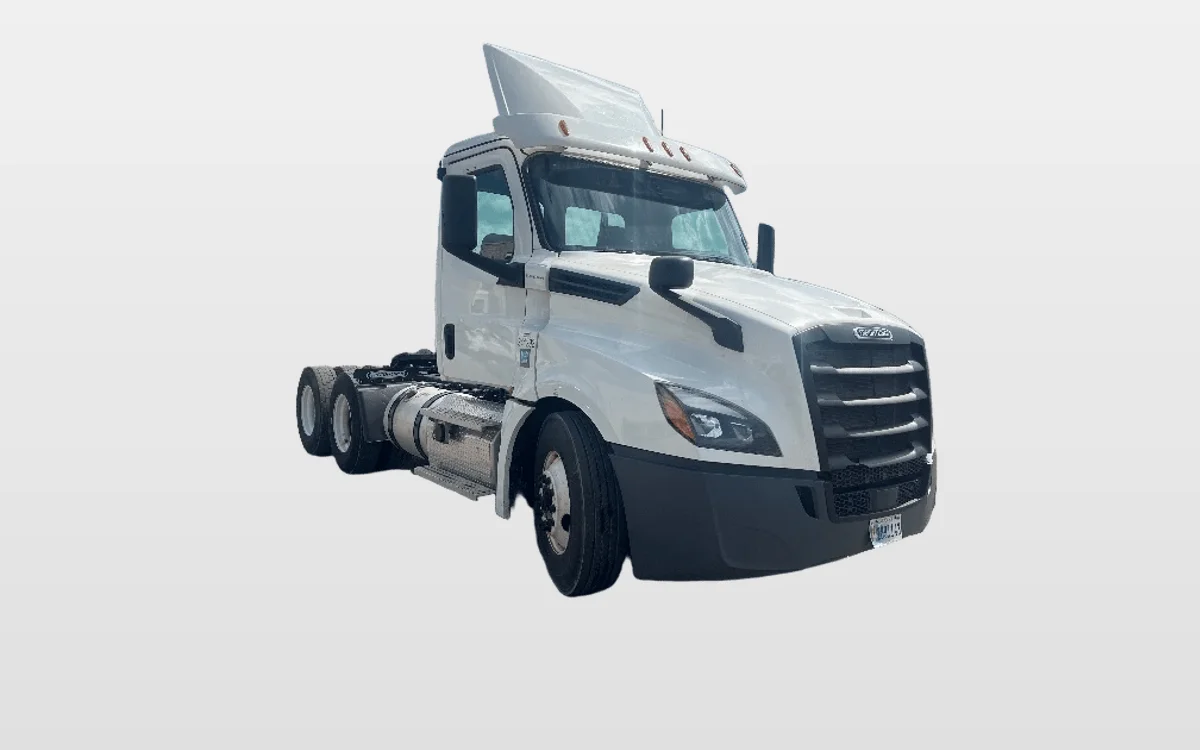 2020 Freightliner Cascadia - image 1