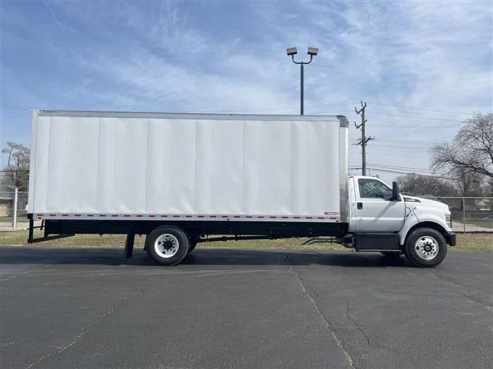 2027 Ford F-750 in Chicago, IL — photo 9