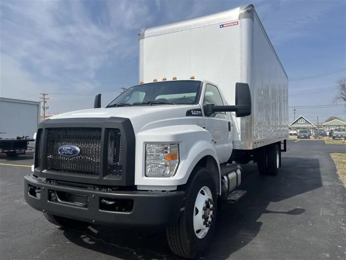 2027 Ford F-750 in Chicago, IL — photo 2