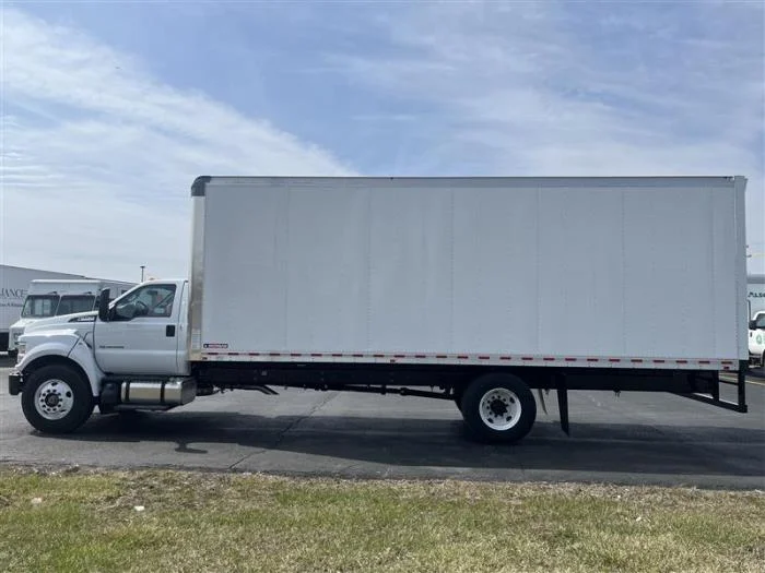 2027 Ford F-750 in Chicago, IL — photo 4