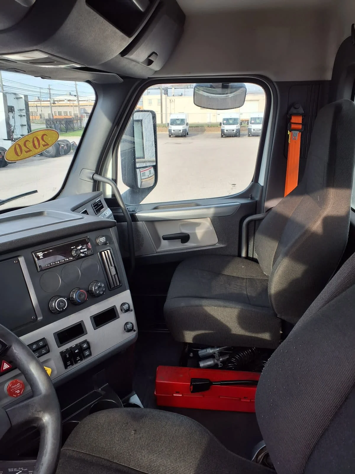 2020 Freightliner Cascadia - image 7