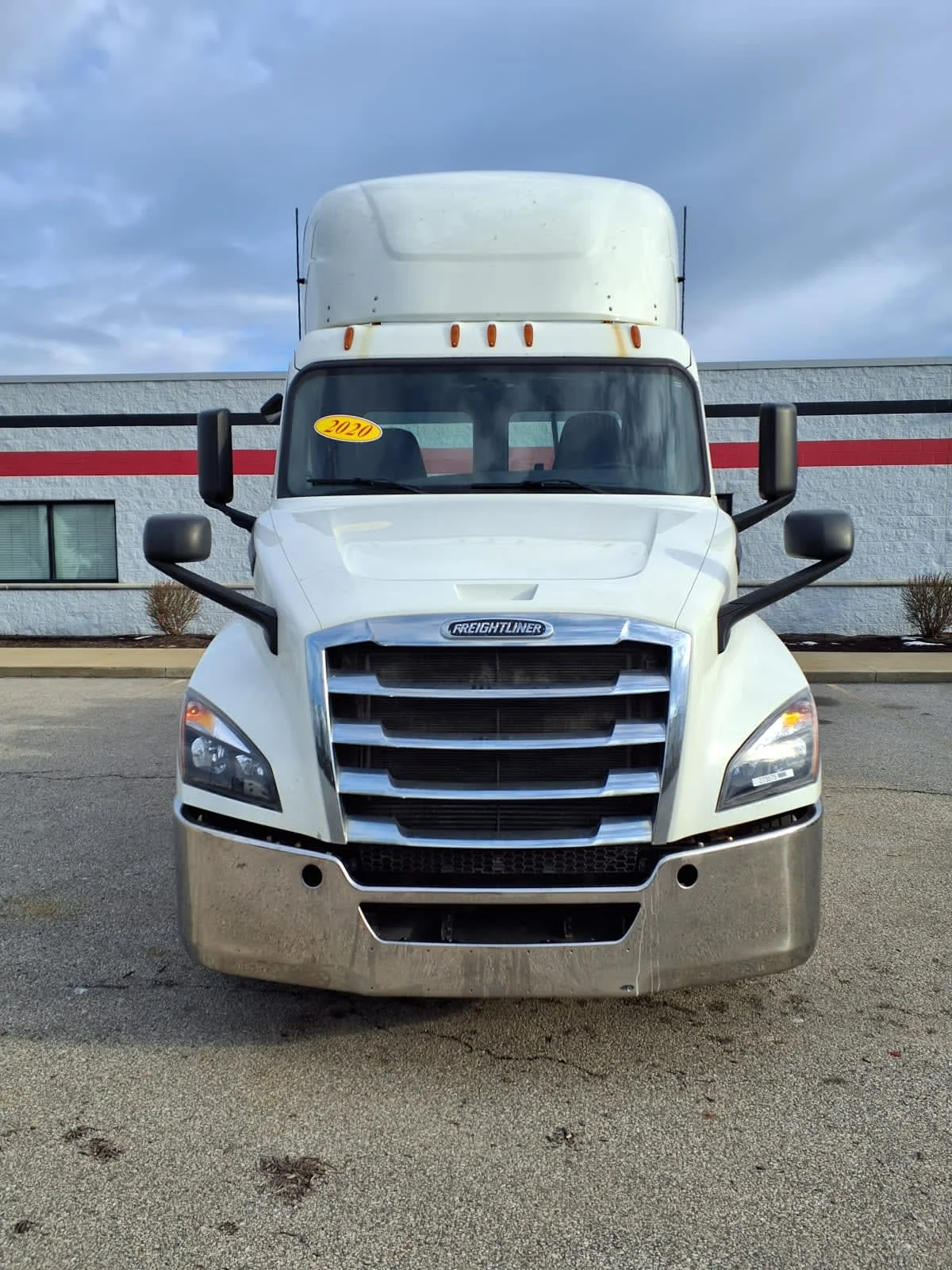 2020 Freightliner Cascadia in Cleveland, OH — photo 2