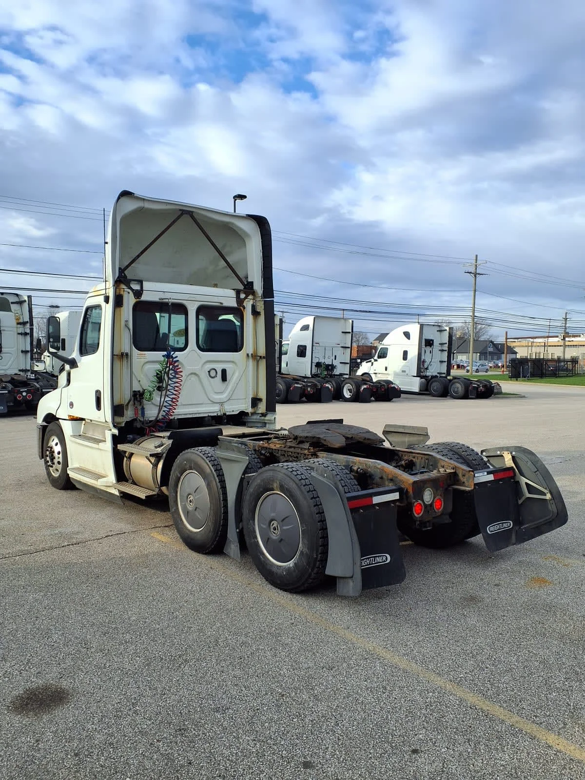 2020 Freightliner Cascadia in Cleveland, OH — photo 6