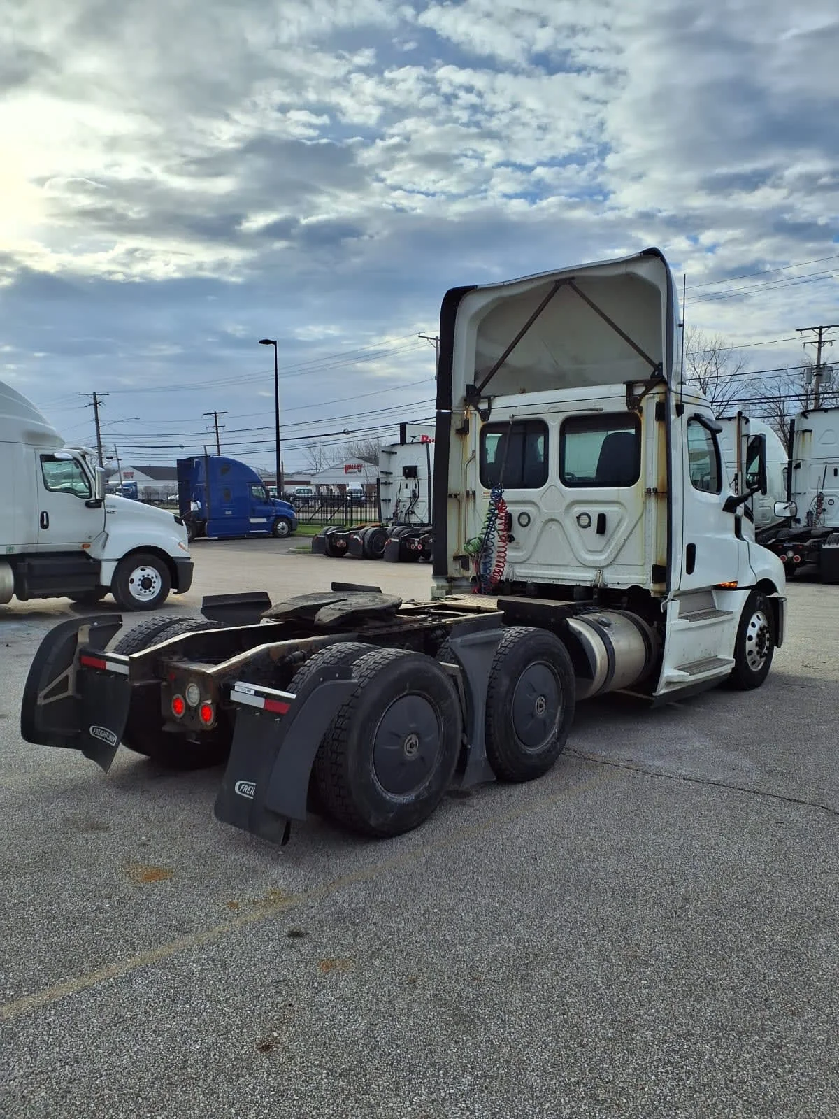 2020 Freightliner Cascadia in Cleveland, OH — photo 4