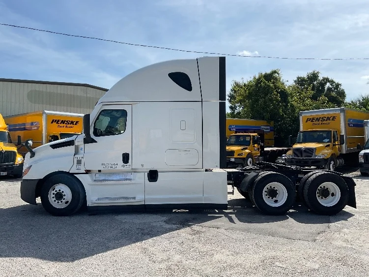 2021 Freightliner Cascadia - image 4