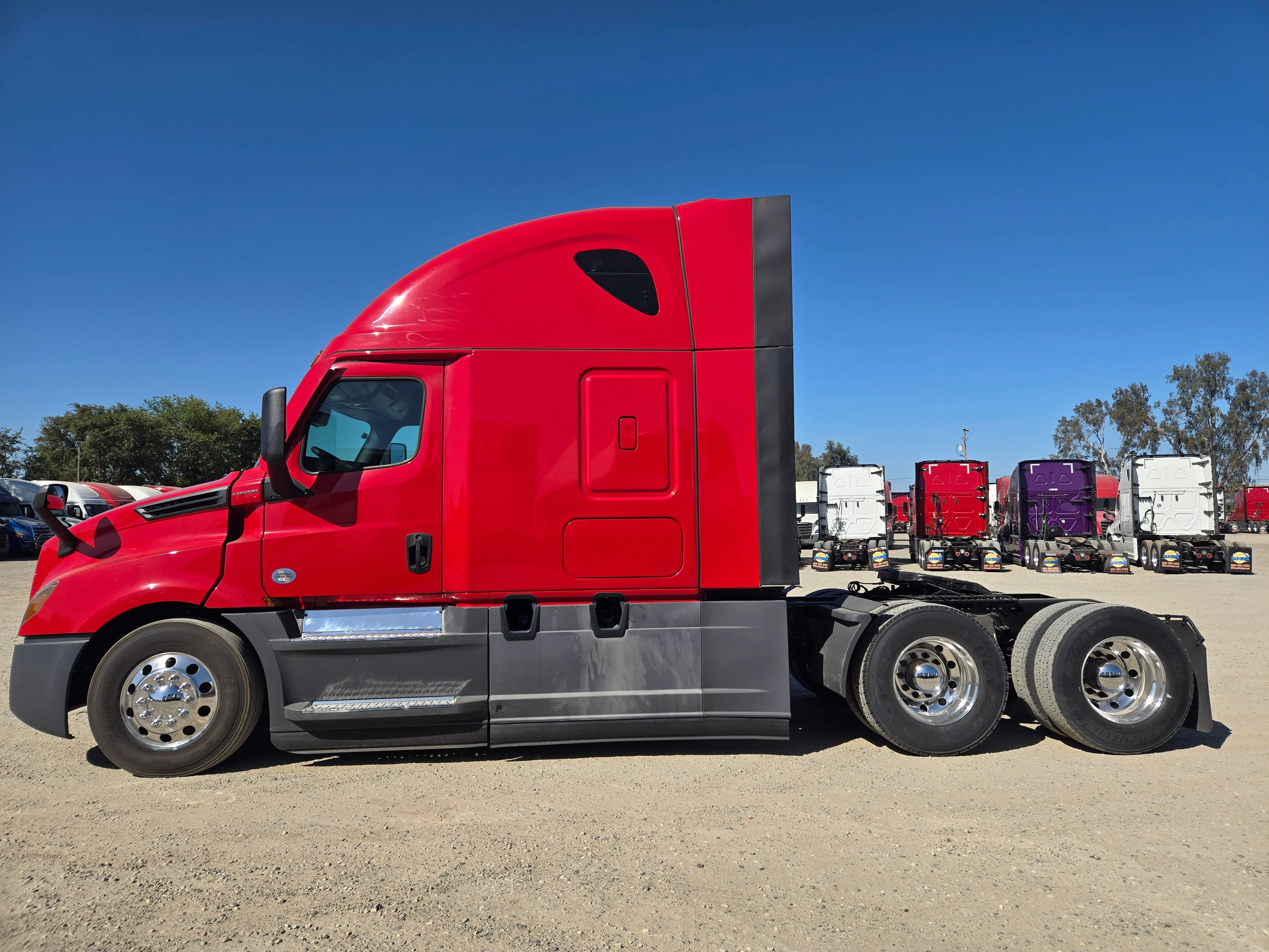 2021 Freightliner Cascadia in Fresno, CA — photo 8