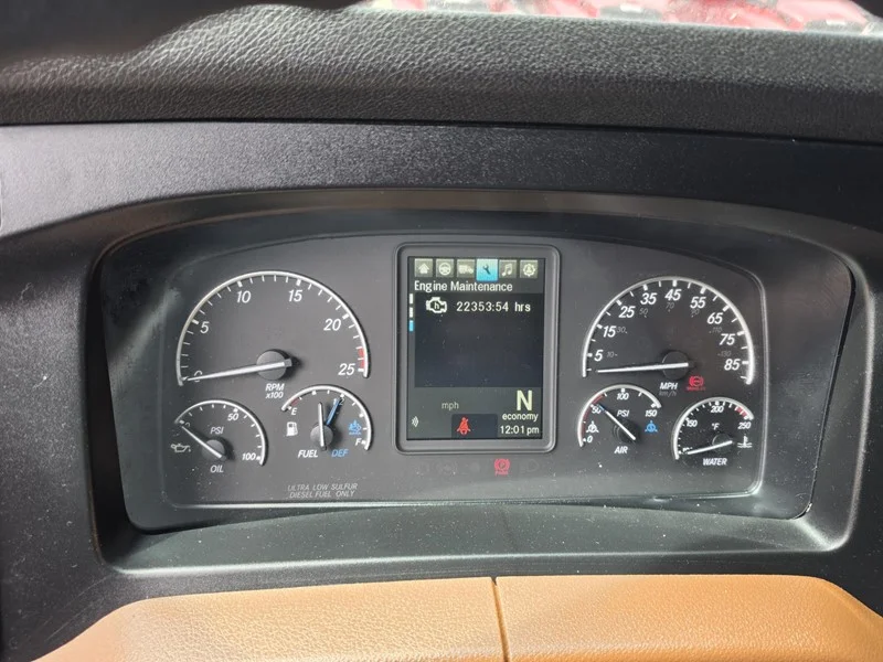 2021 Freightliner Cascadia in Fresno, CA — photo 10