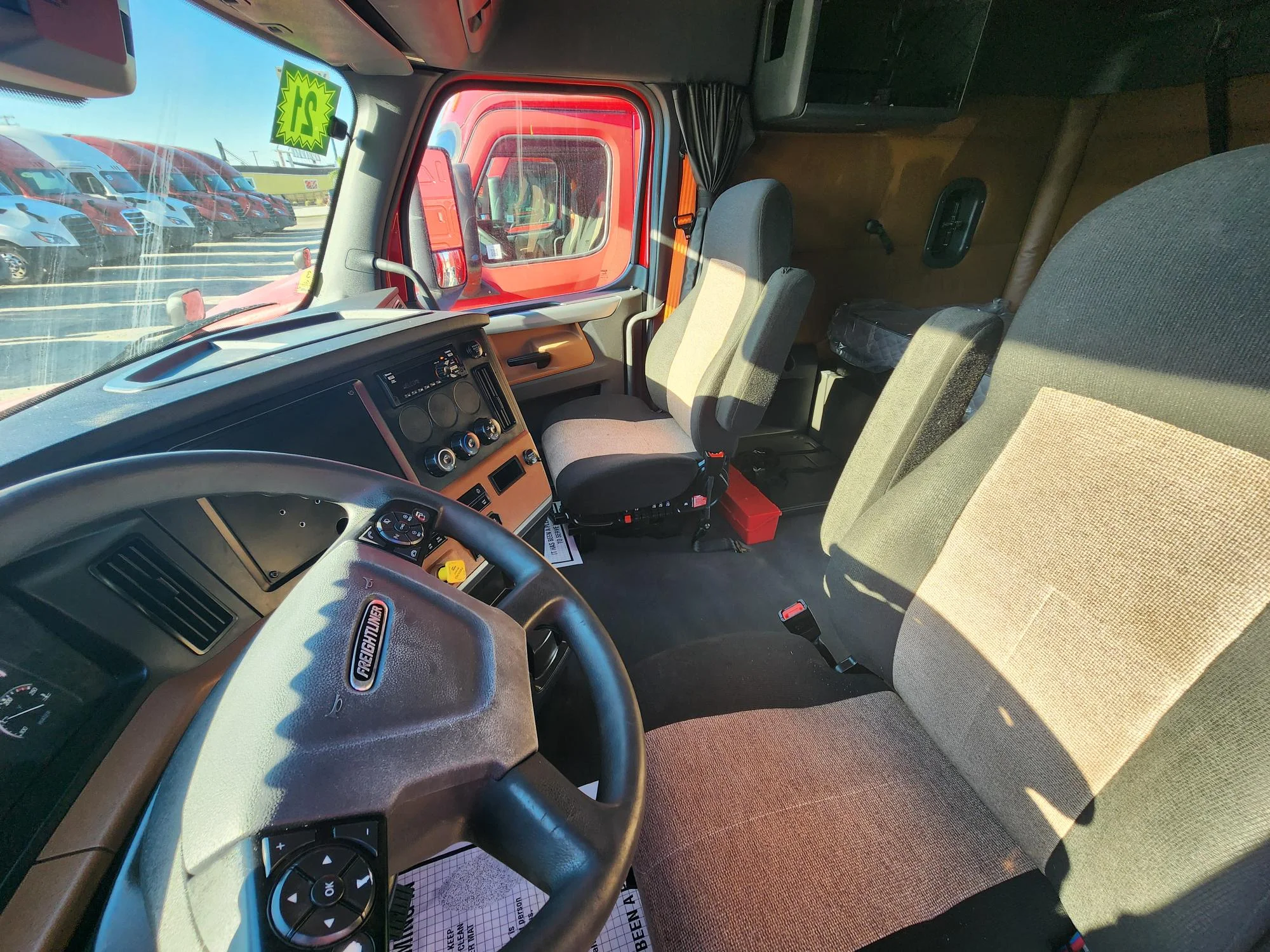 2021 Freightliner Cascadia in Fresno, CA — photo 11