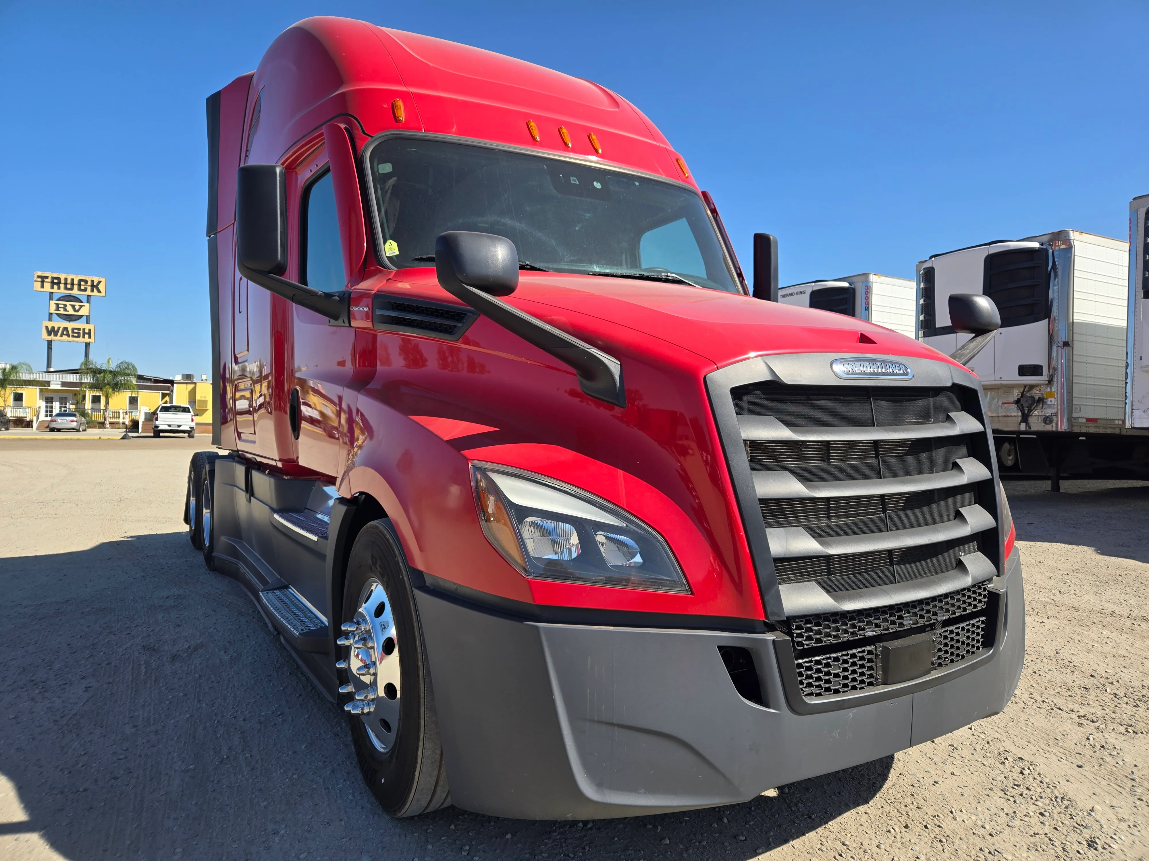 2021 Freightliner Cascadia in Fresno, CA — photo 3