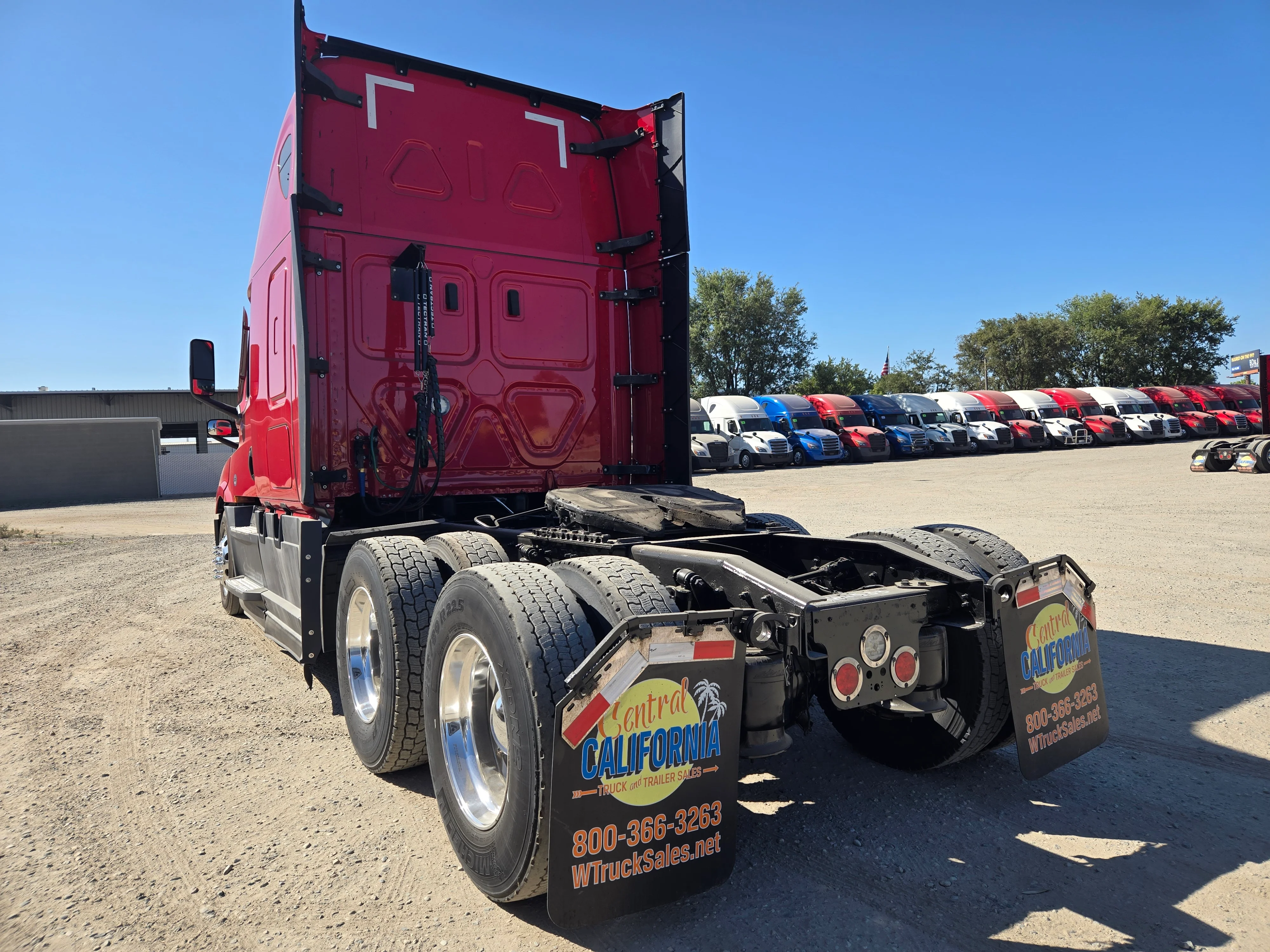 2021 Freightliner Cascadia in Fresno, CA — photo 7