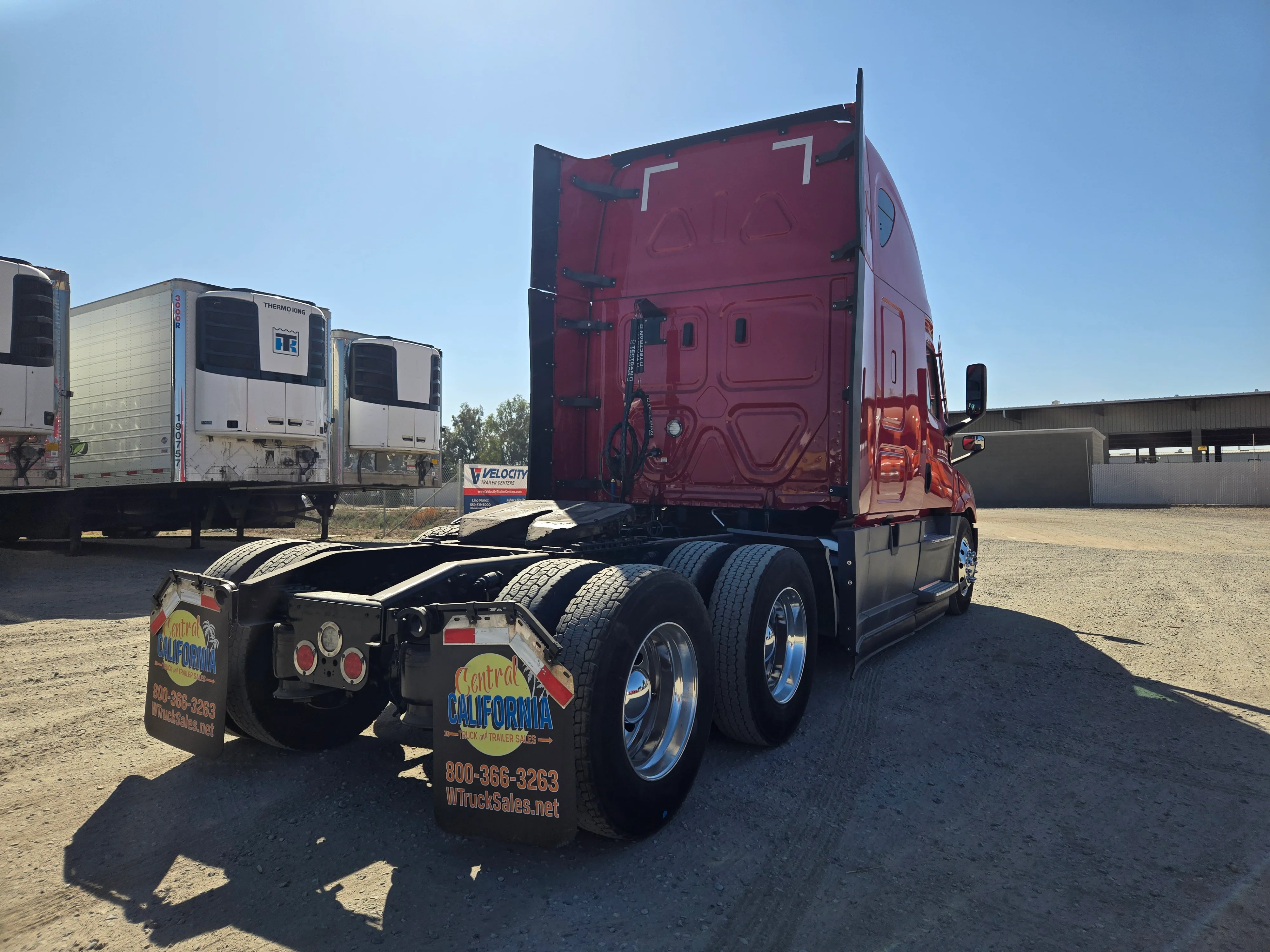 2021 Freightliner Cascadia in Fresno, CA — photo 5