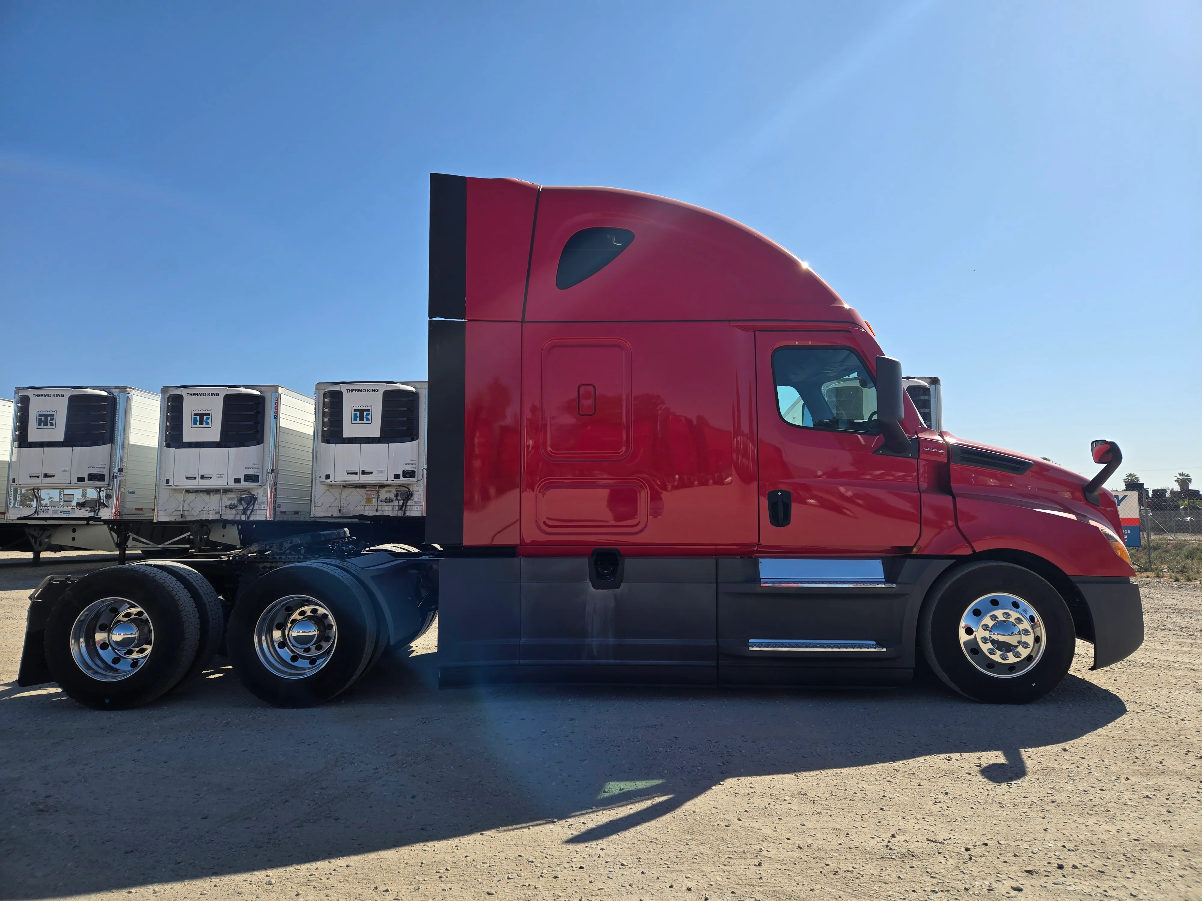 2021 Freightliner Cascadia in Fresno, CA — photo 4