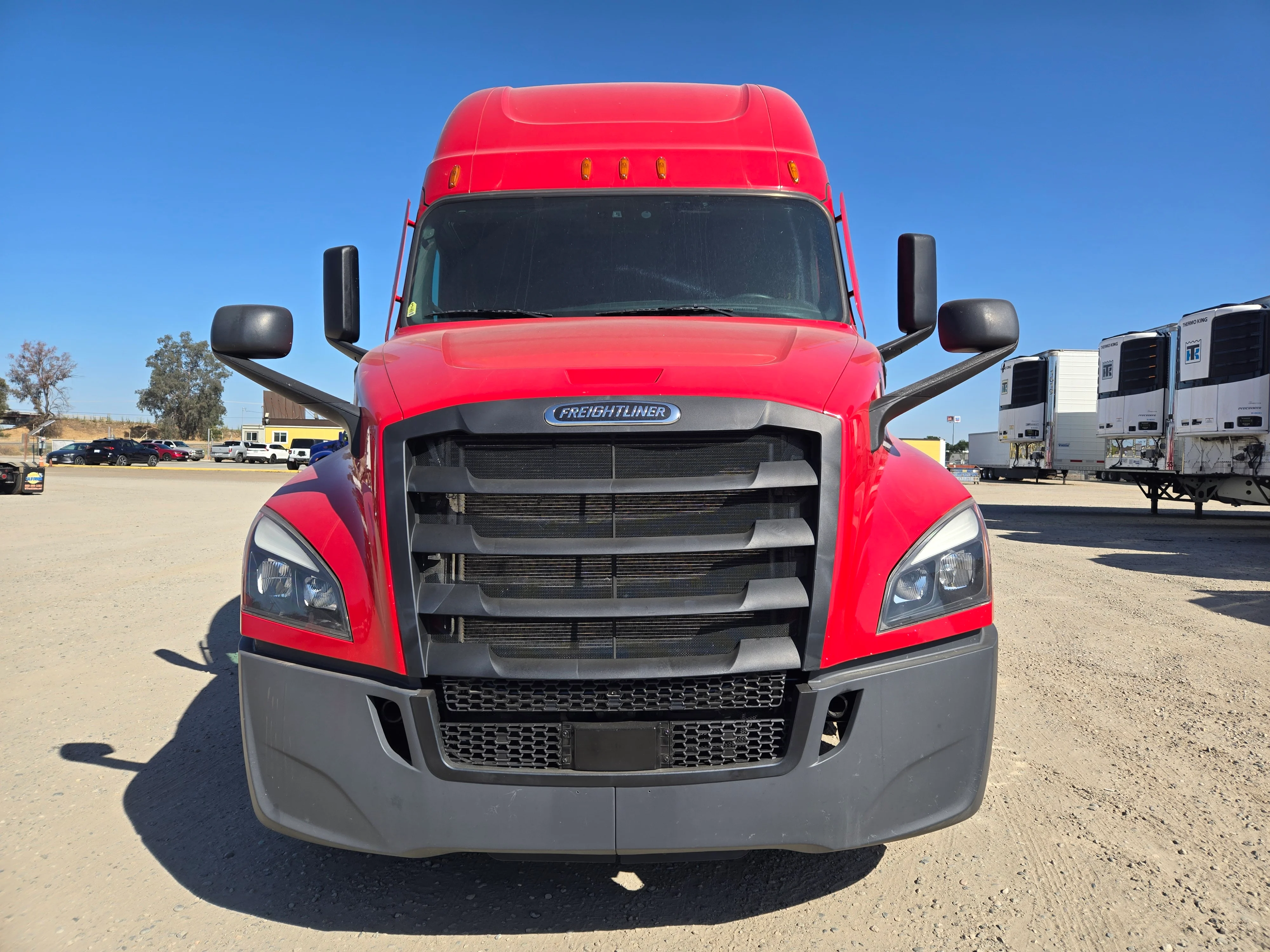 2021 Freightliner Cascadia in Fresno, CA — photo 2