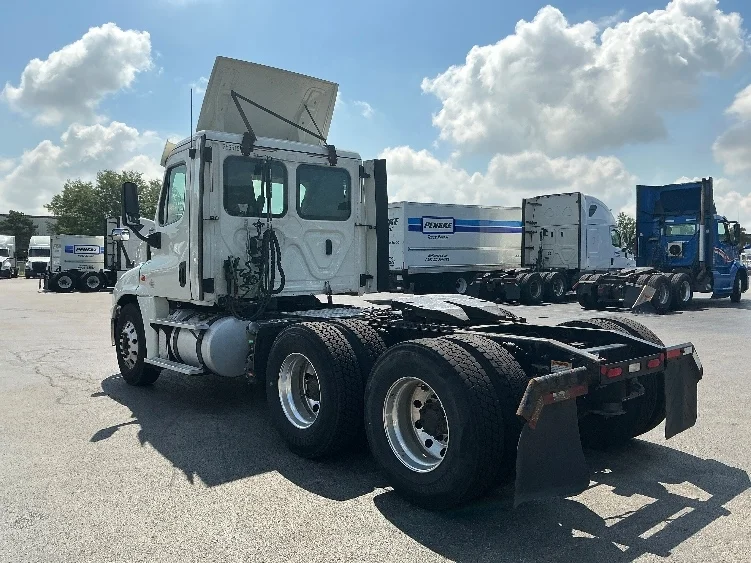 2019 Freightliner Cascadia in La Porte, IN — photo 5