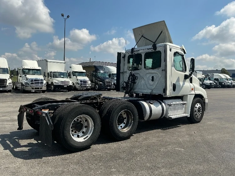 2019 Freightliner Cascadia in La Porte, IN — photo 7