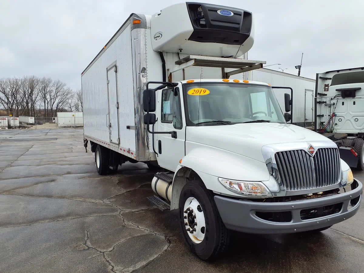 2019 International 4300 in Oak Creek, WI — photo 3