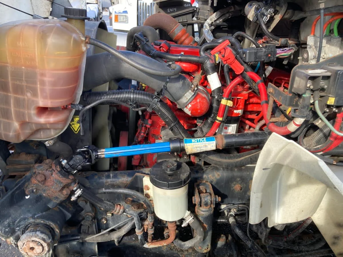 2017 International 4300 - image 9