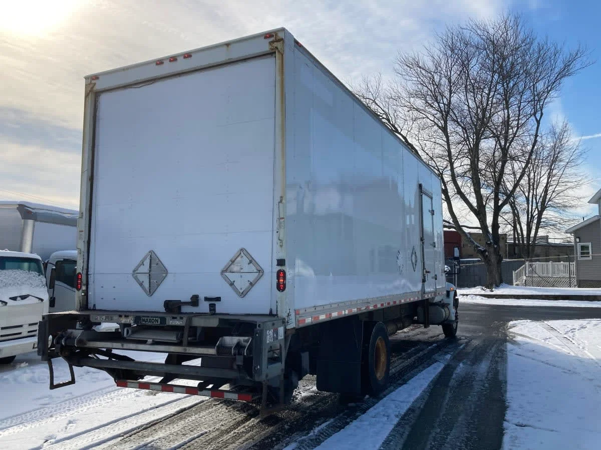 2017 International 4300 - image 4