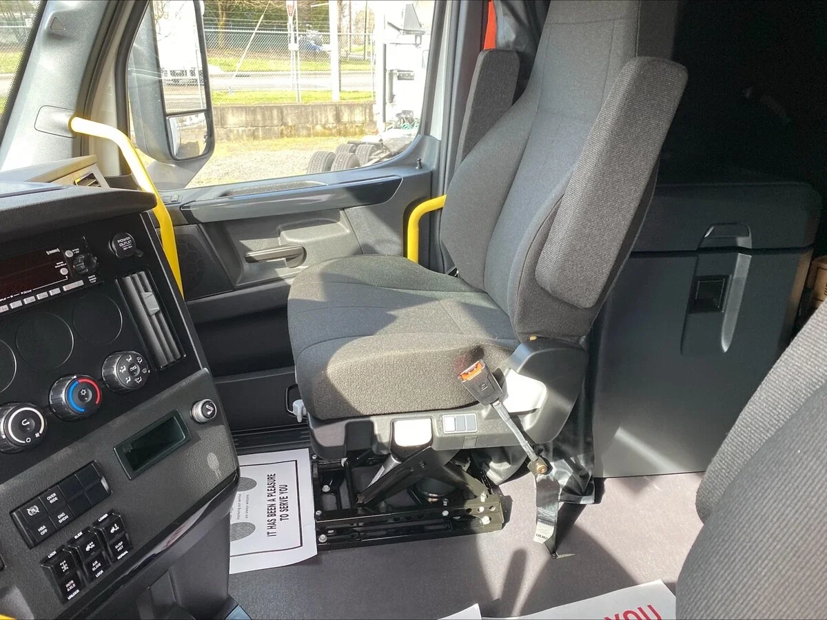 2026 Freightliner Cascadia - image 13