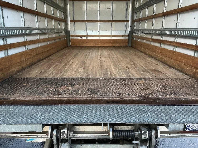 2022 Isuzu NPR - image 10