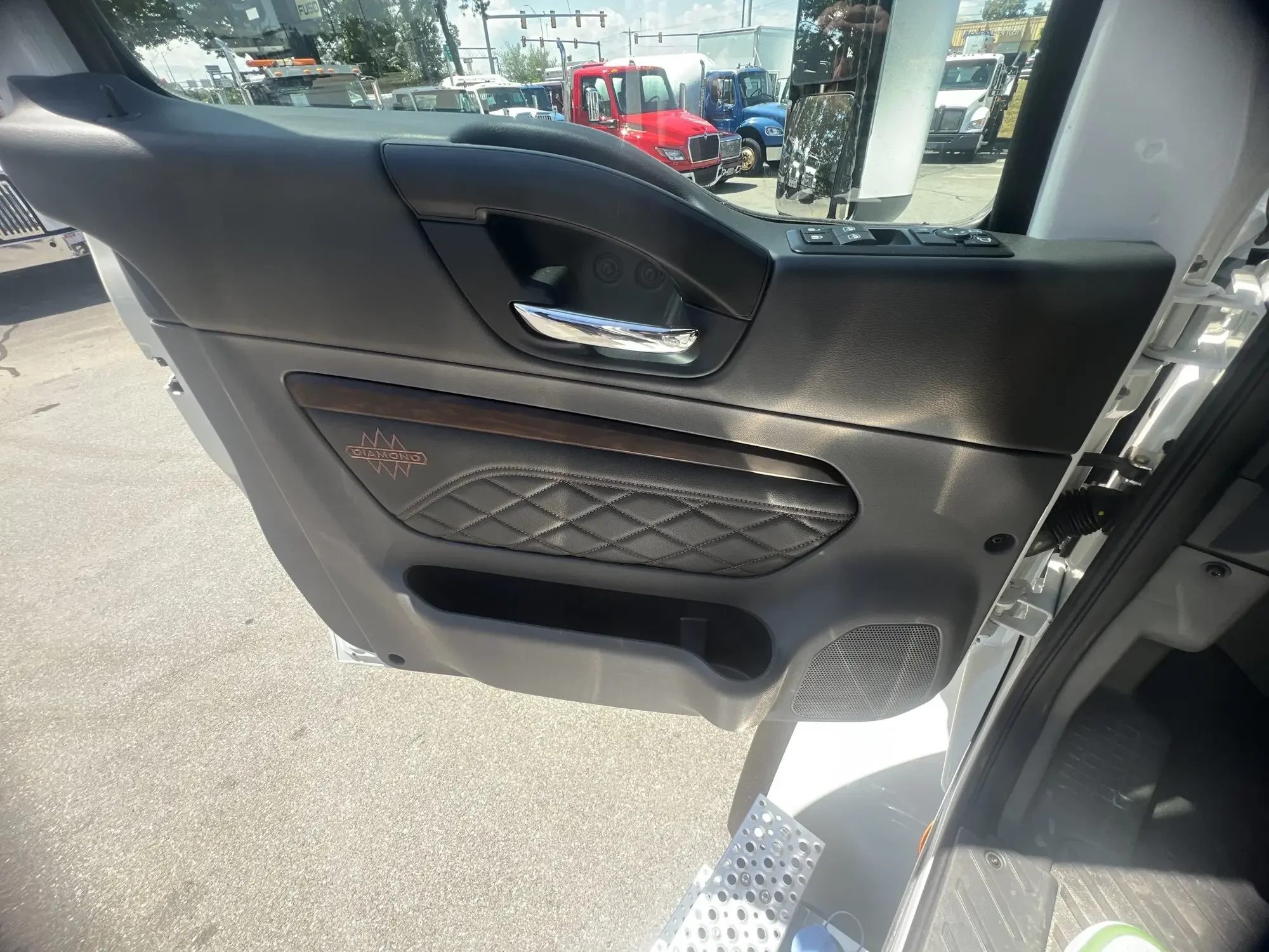 2026 International HX - image 14