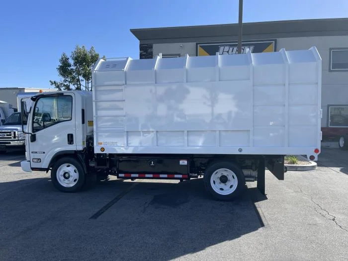 2025 Isuzu NRR - image 3