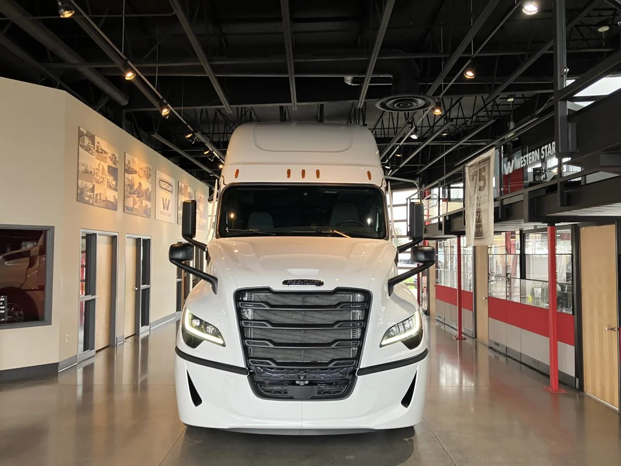 2027 Freightliner in Albany, OR — photo 2