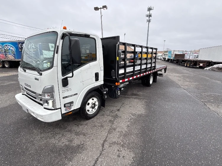 2023 Isuzu NPR - image 3