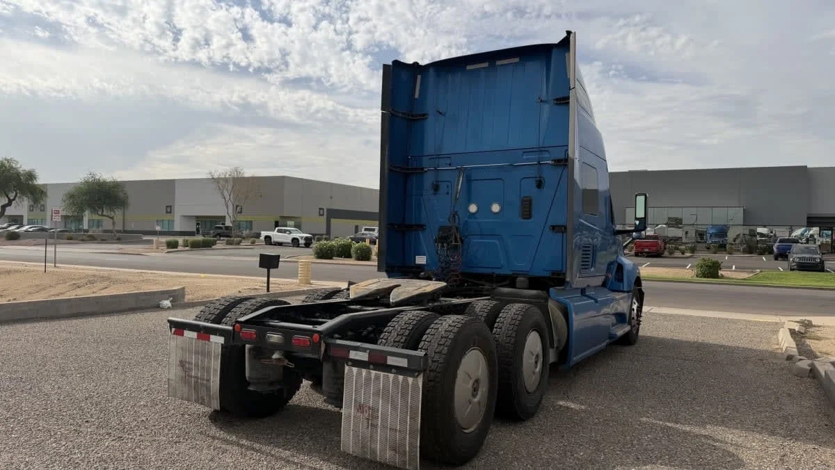 2021 International LT in Phoenix, AZ — photo 4
