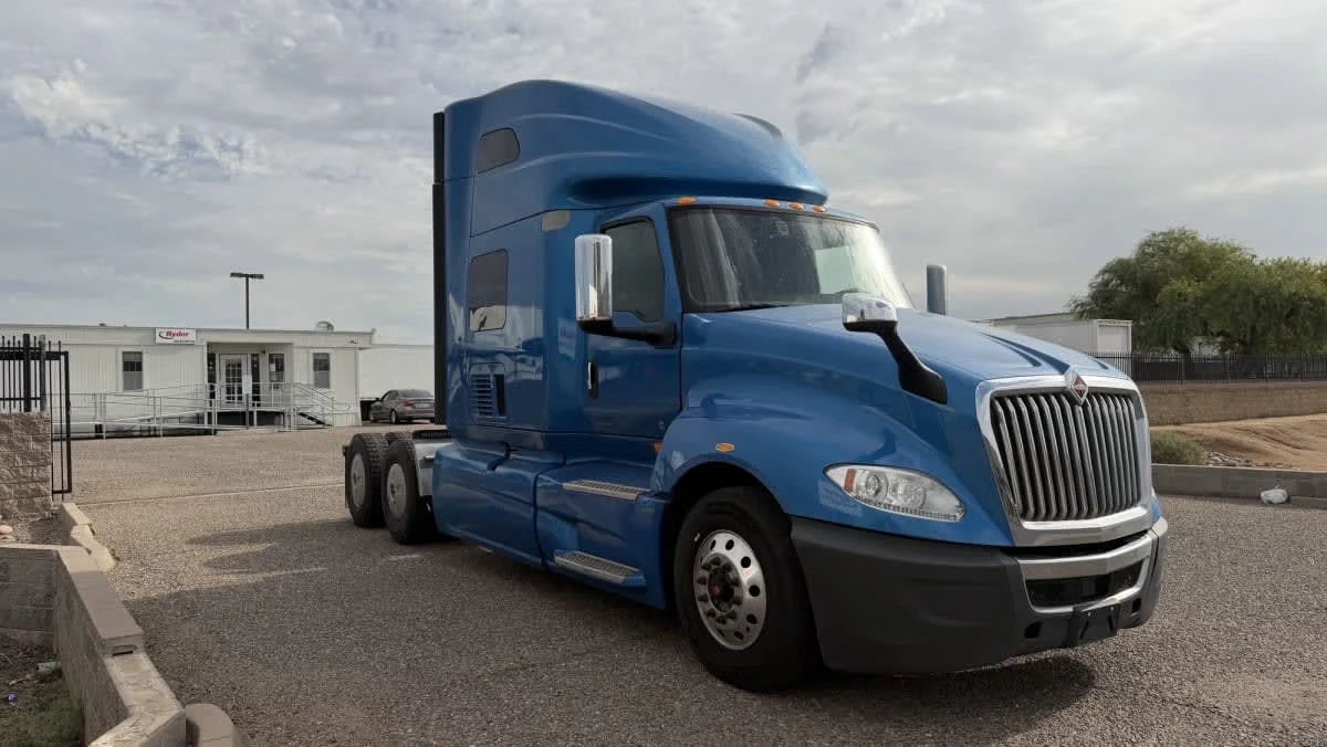 2021 International LT in Phoenix, AZ — photo 3