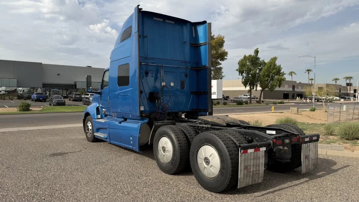 2021 International LT in Phoenix, AZ — photo 6