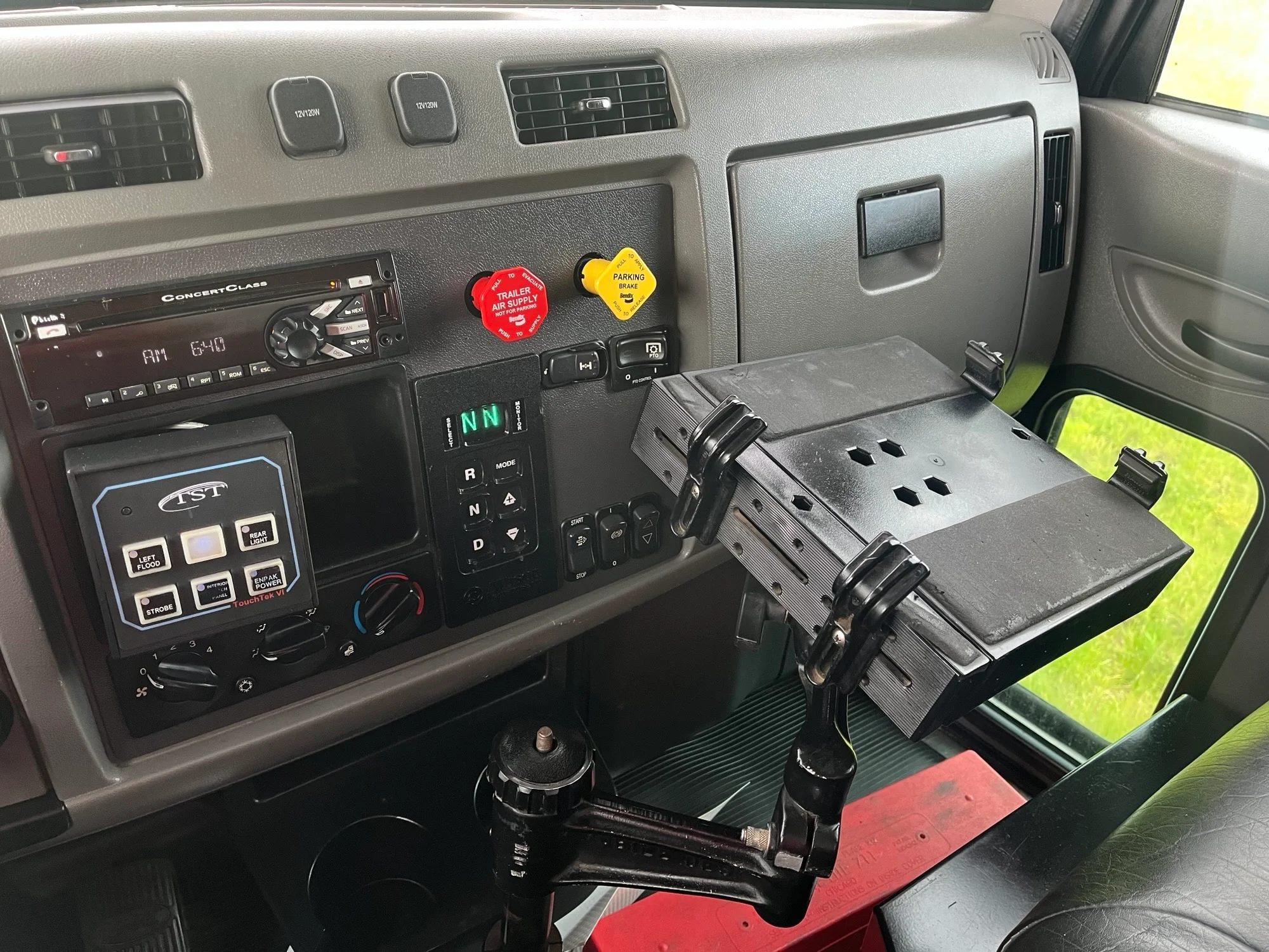 2017 Peterbilt 337 in Uniontown, PA — photo 19