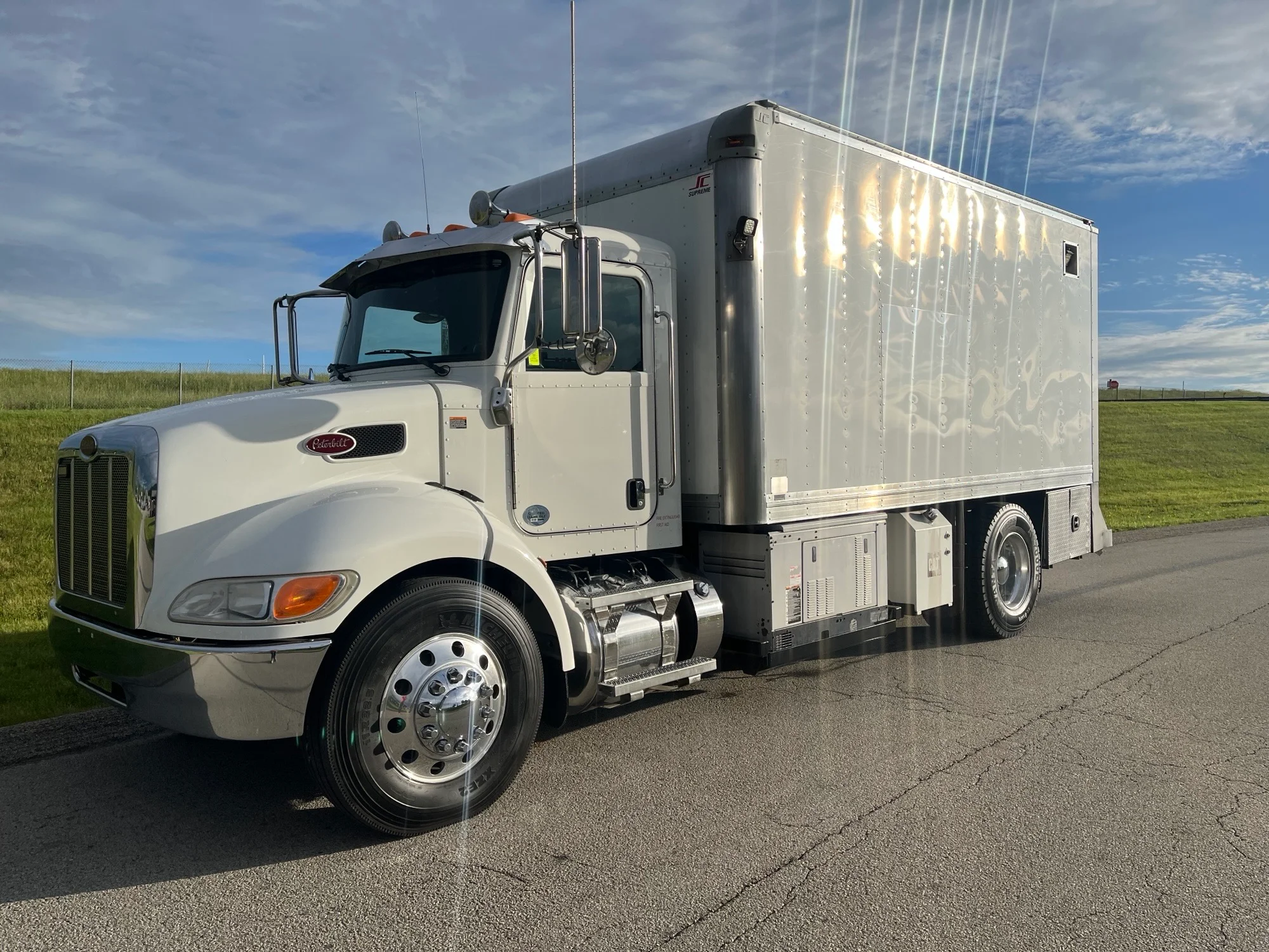 2017 Peterbilt 337