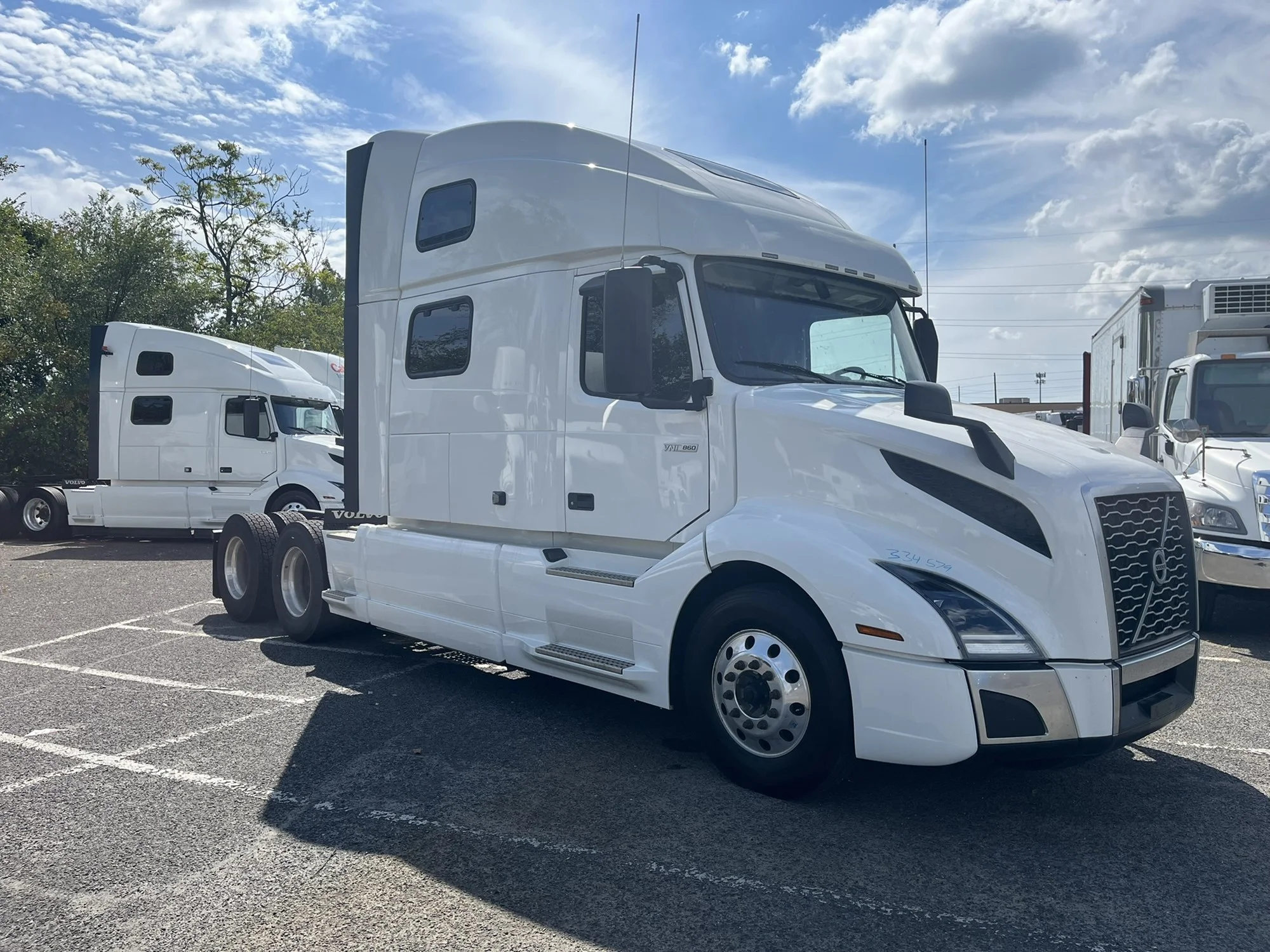 2024 Volvo VNL 860 - image 2